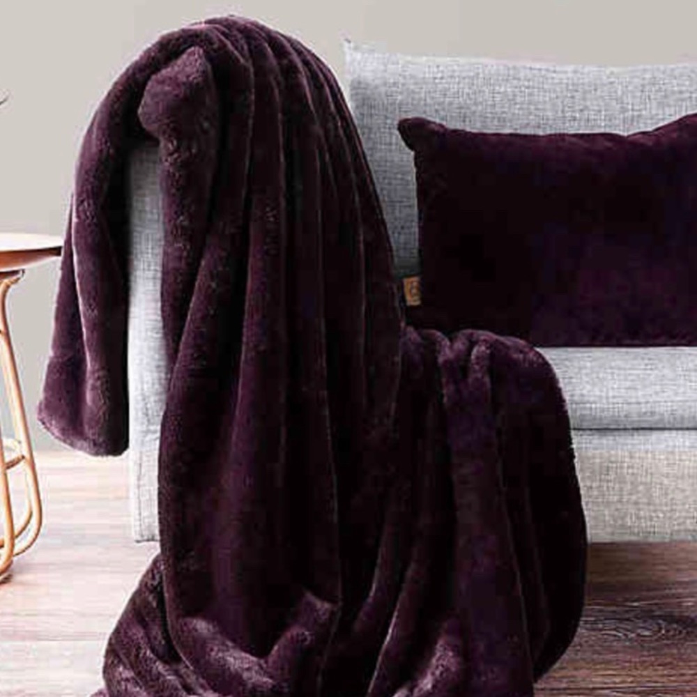 UGG Polar Throw and Pillow Set in Wine . NEW